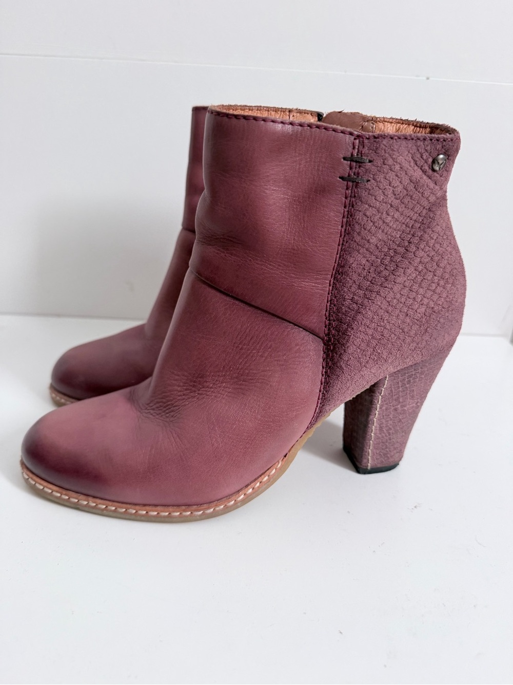 Pikolinos textured heeled leather boots sz 37